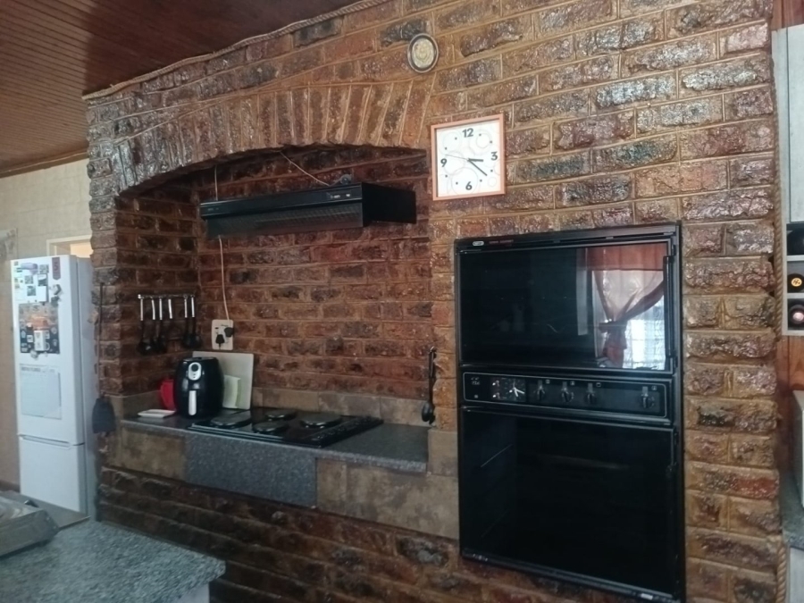 4 Bedroom Property for Sale in Heuwelsig Northern Cape